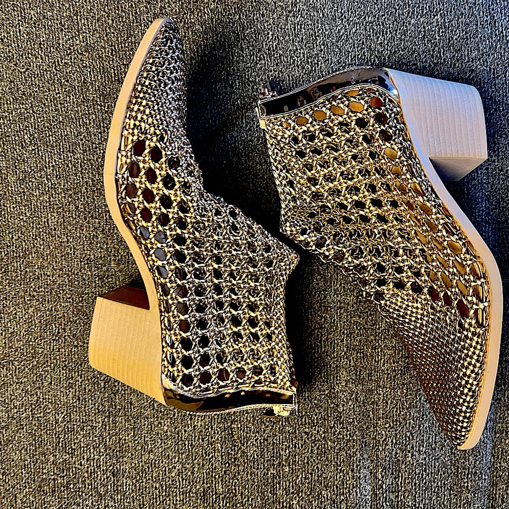 Mackin J Rose Gold Bootie Size 10